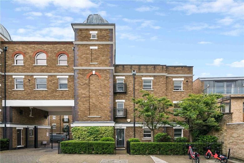 1 bedroom flat, Marryat Square, Wyfold Road SW6 - Available