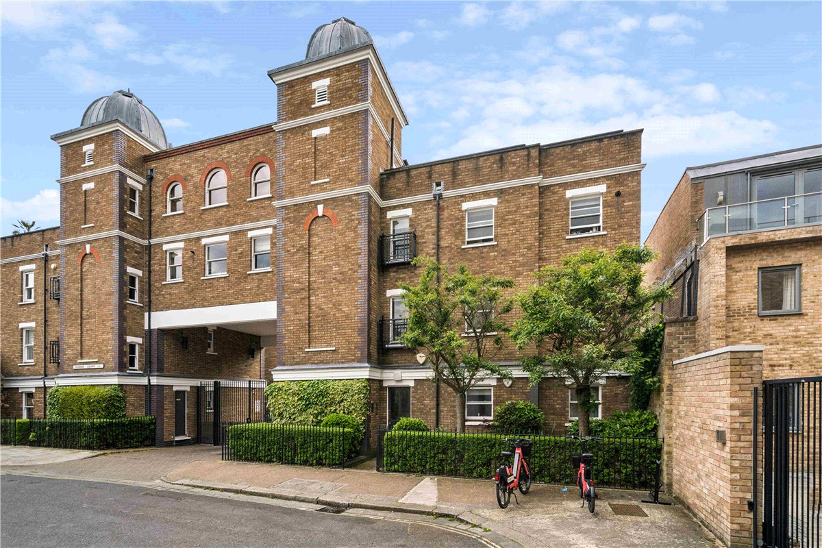 1 bedroom flat, Marryat Square, Wyfold Road SW6 - Available