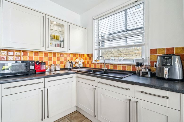 3 bedroom house, Lysia Street, London SW6 - Available
