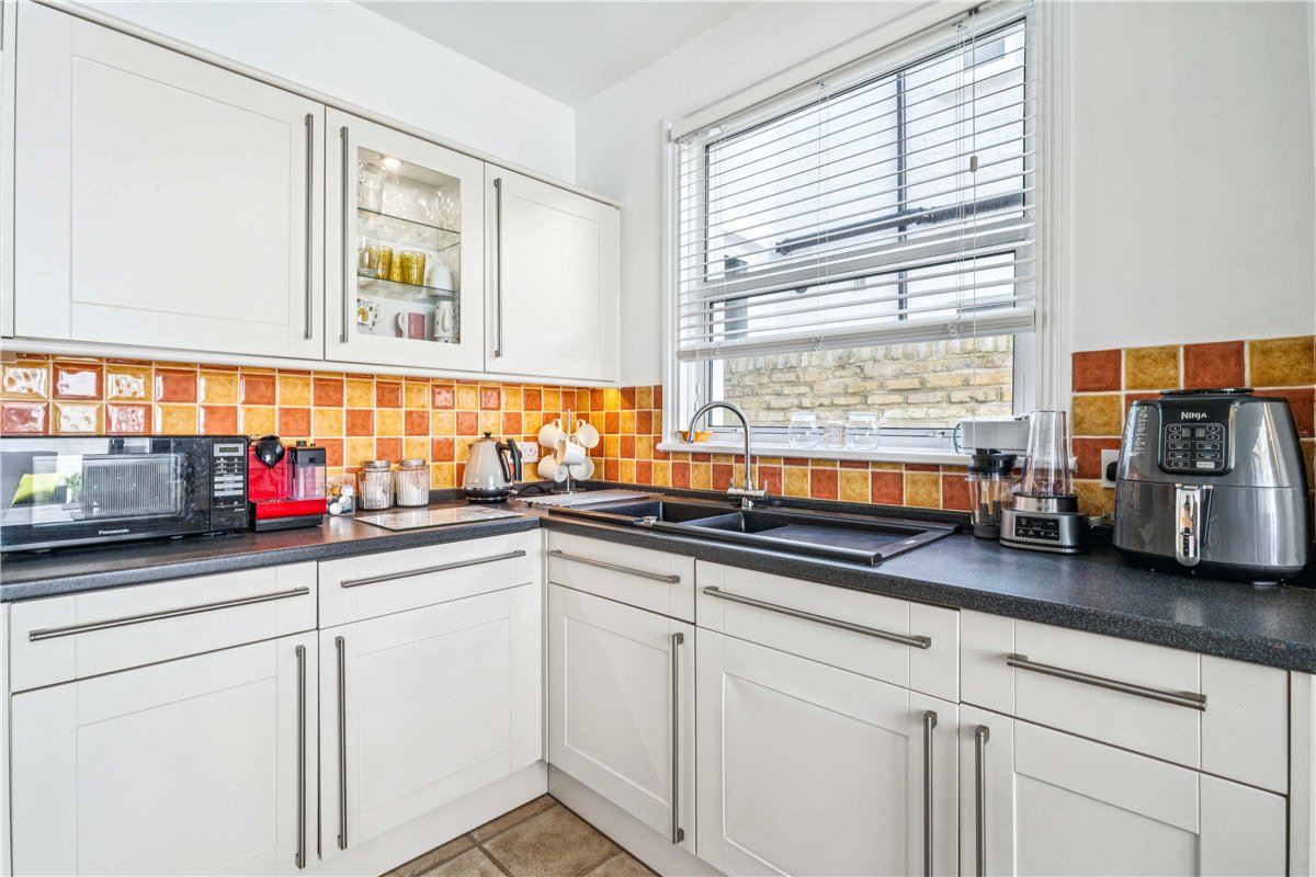 3 bedroom house, Lysia Street, London SW6 - Available