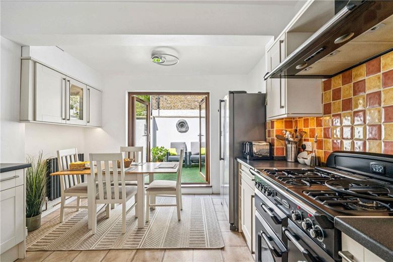 3 bedroom house, Lysia Street, London SW6 - Available