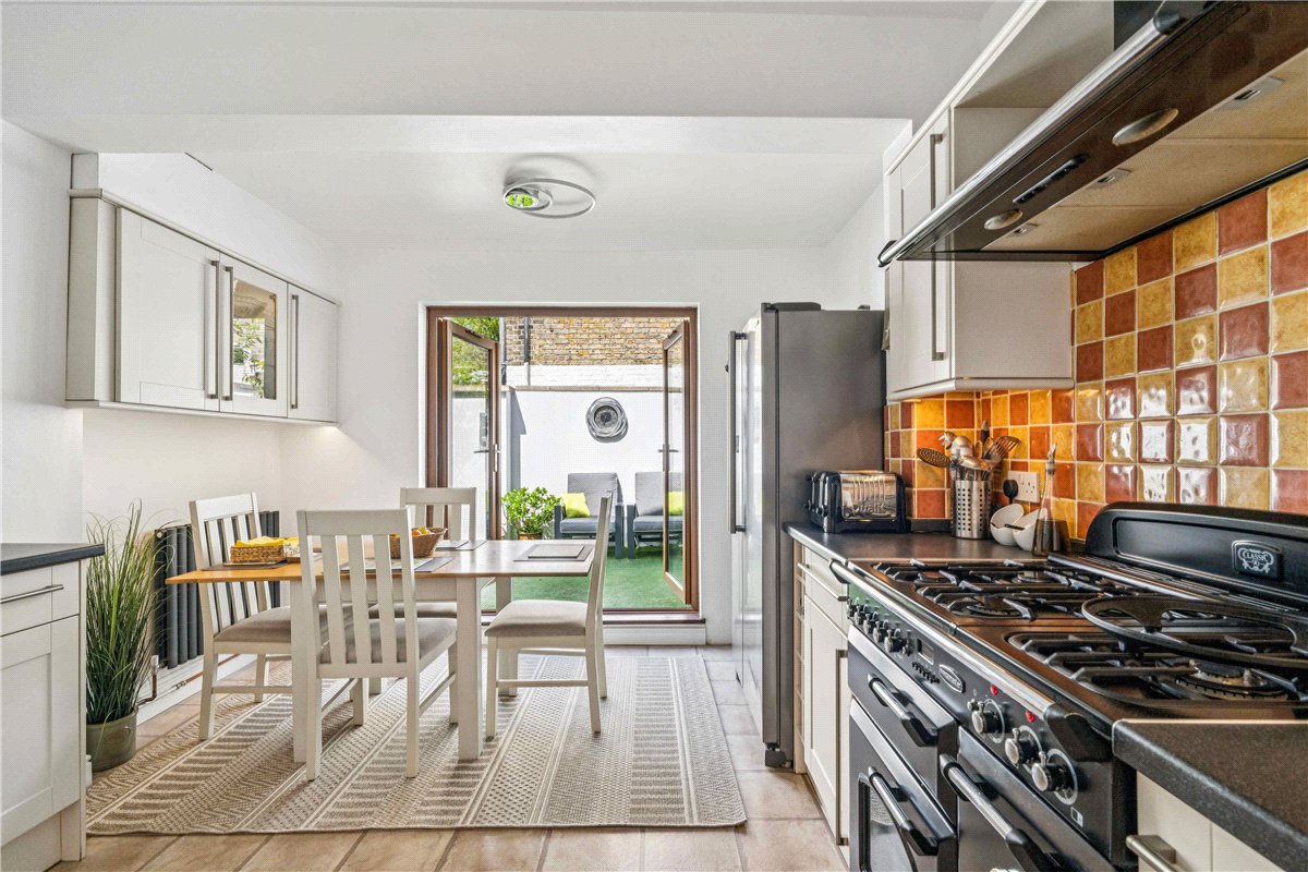 3 bedroom house, Lysia Street, London SW6 - Available