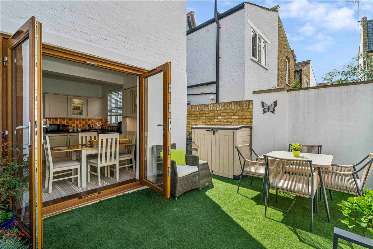3 bedroom house, Lysia Street, London SW6 - Available