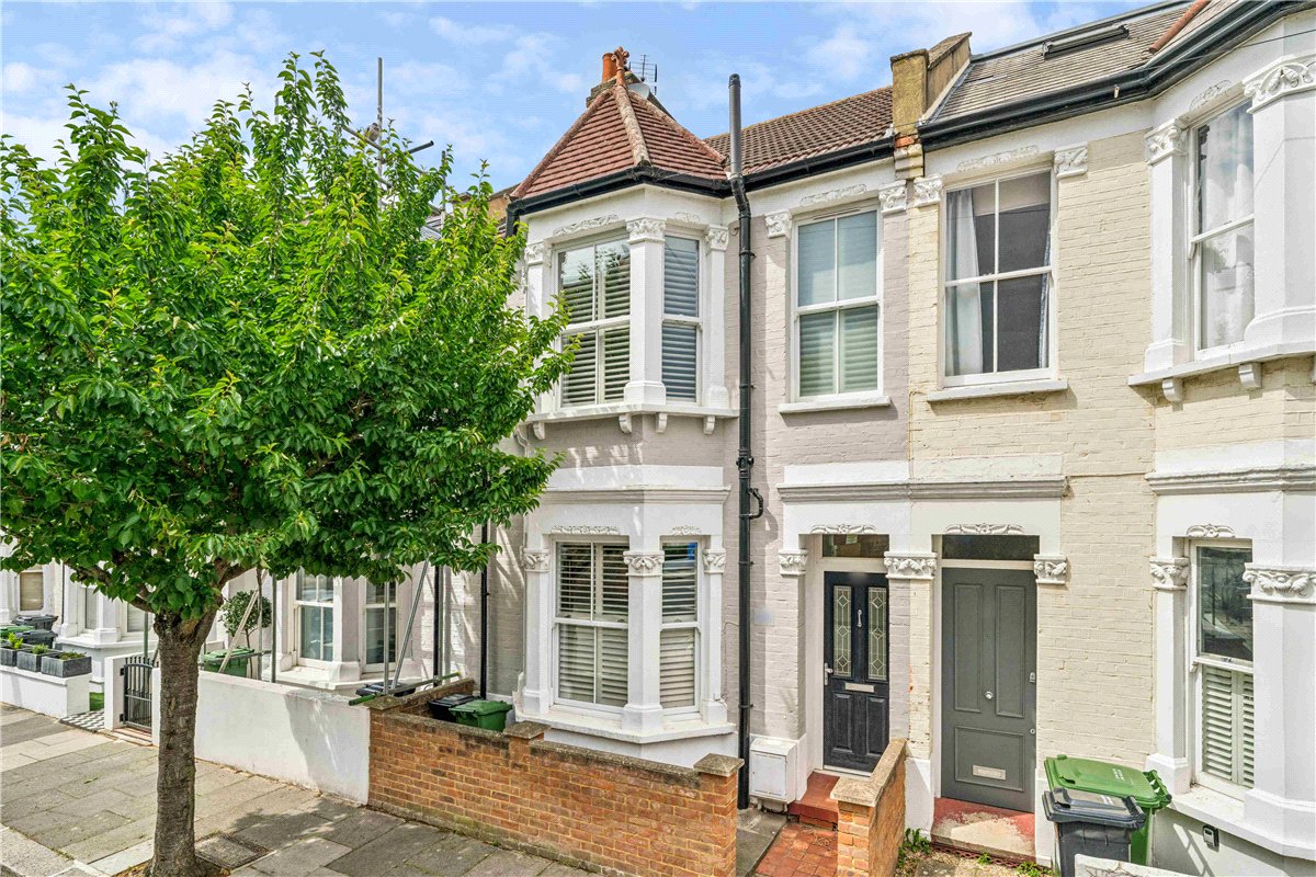 3 bedroom house, Lysia Street, London SW6 - Available