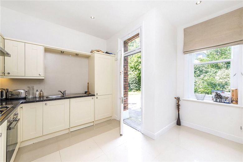 3 bedroom flat, Bishops Mansions, Bishops Park Road SW6 - Available