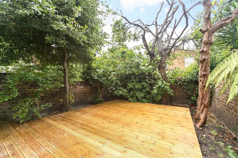 2 bedroom flat, Racton Road, London SW6 - Available