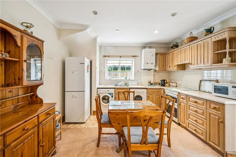2 bedroom flat, Harbord Street, London SW6 - Available