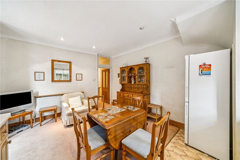 2 bedroom flat, Harbord Street, London SW6 - Available