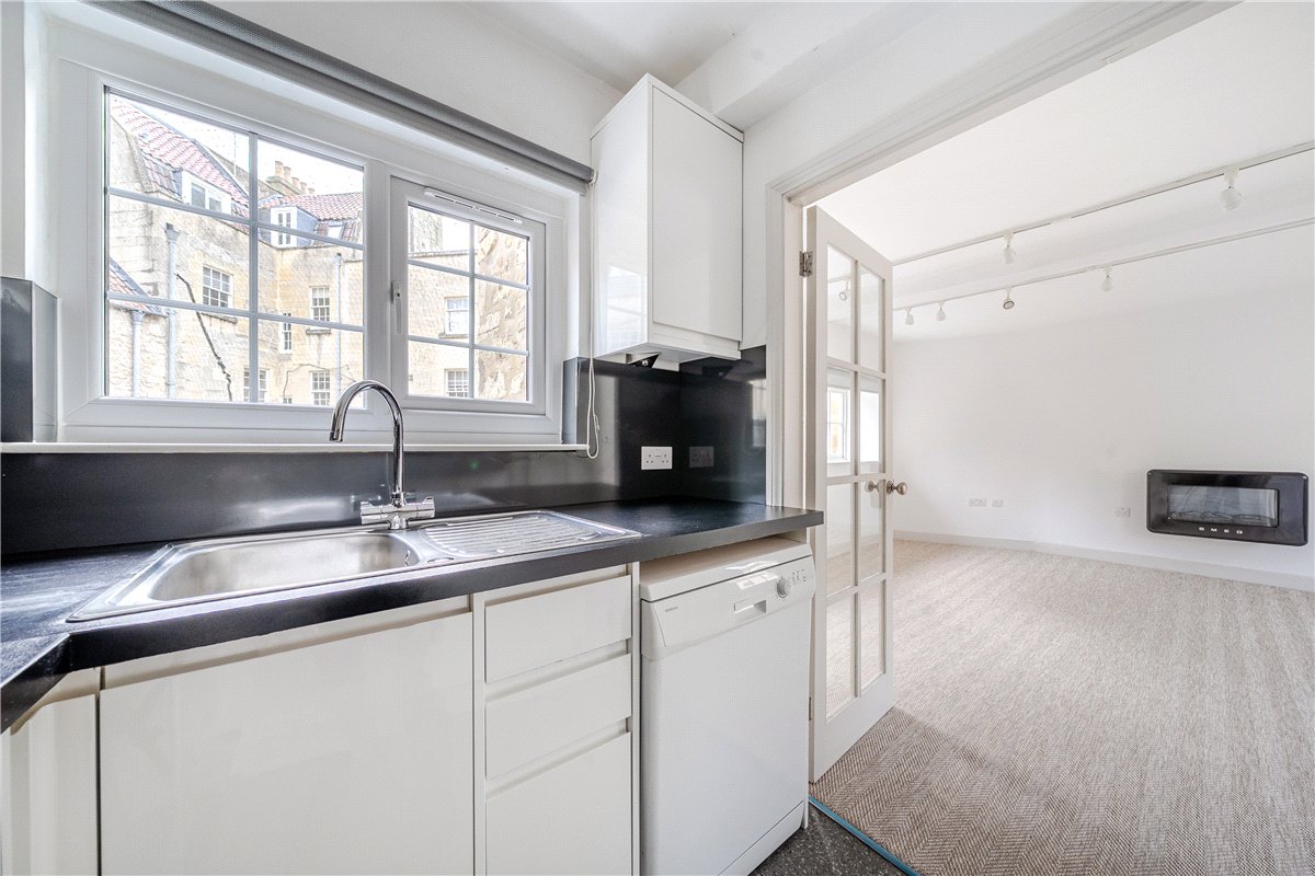 2 bedroom maisonette, Monmouth Street, Bath BA1 - Available
