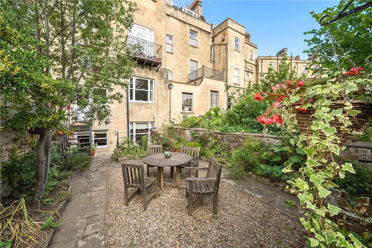 2 bedroom maisonette, St. James's Square, Bath BA1 - Available