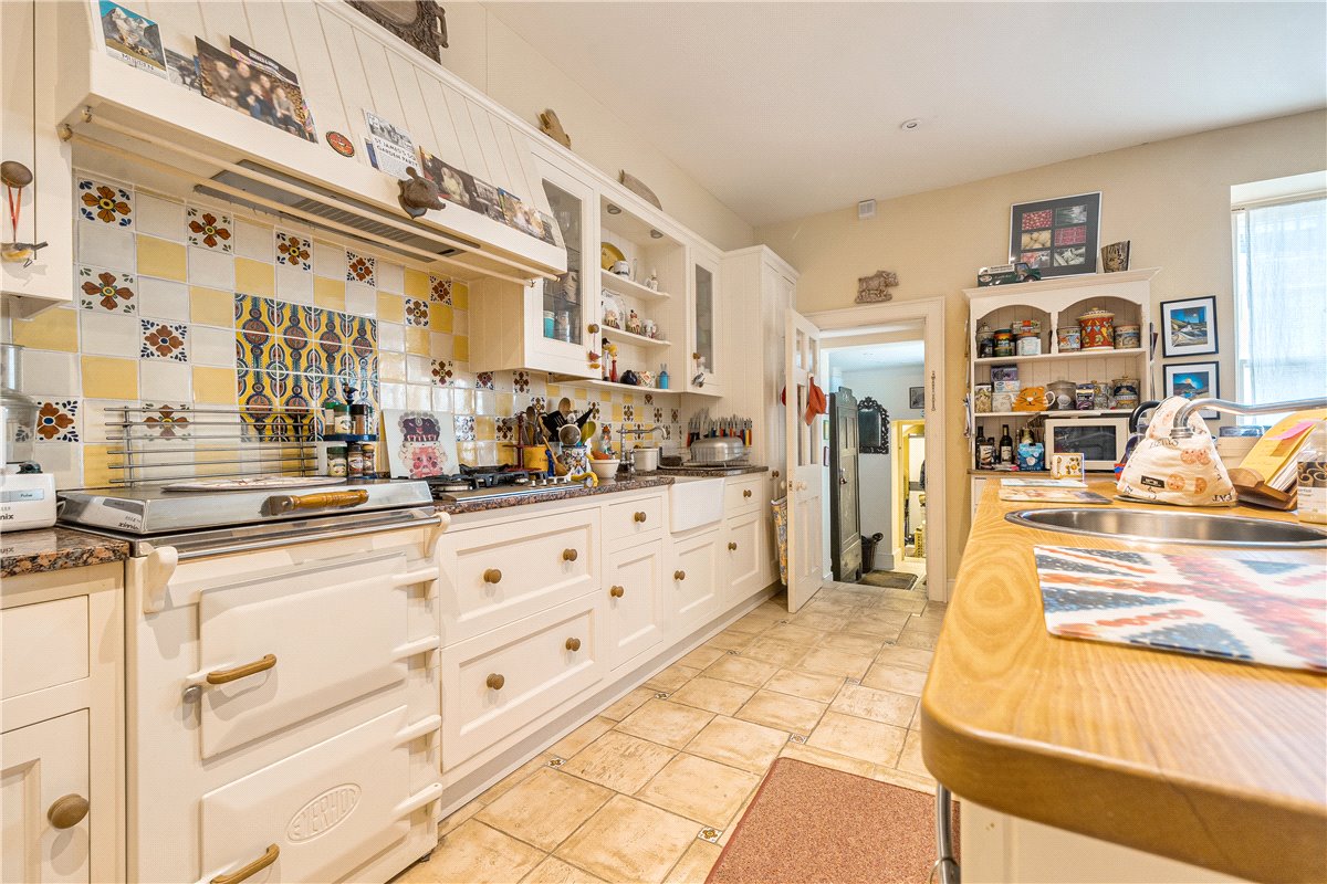 2 bedroom maisonette, St. James's Square, Bath BA1 - Available