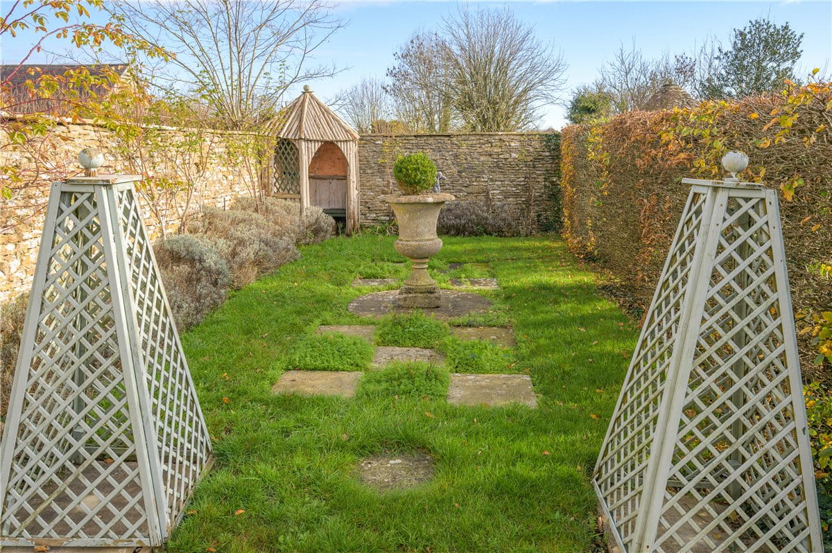 5 bedroom house, West Yatton, Yatton Keynell SN14 - Available