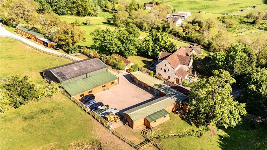 25.6 acres House, Siston, Bristol BS16 - Available