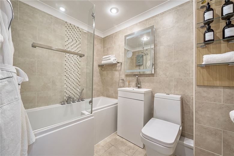 2 bedroom flat, Victoria Bridge Road, Bath BA1 - Sold STC