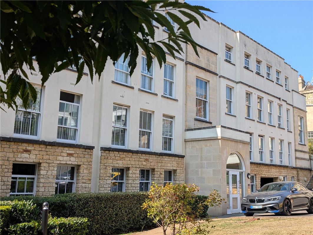 2 bedroom flat, Victoria Bridge Road, Bath BA1 - Sold STC