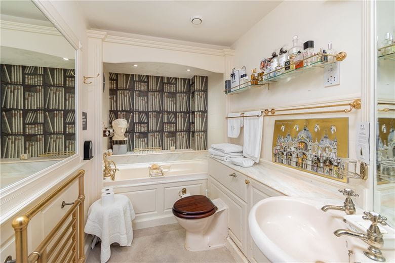 2 bedroom flat, The Empire, Grand Parade BA2 - Available