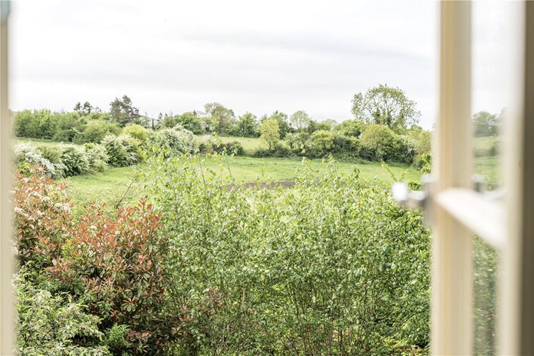 2 bedroom flat, Fortescue Street, Norton St. Philip BA2 - Available