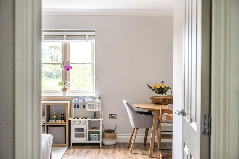 2 bedroom flat, Fortescue Street, Norton St. Philip BA2 - Available