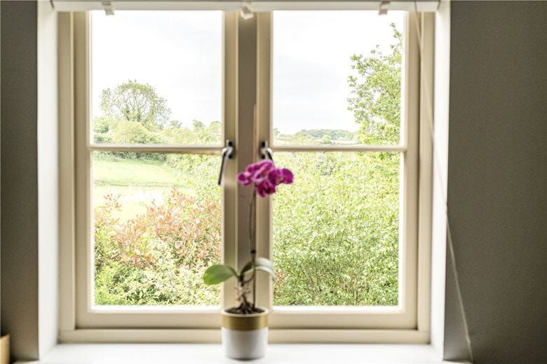 2 bedroom flat, Fortescue Street, Norton St. Philip BA2 - Available