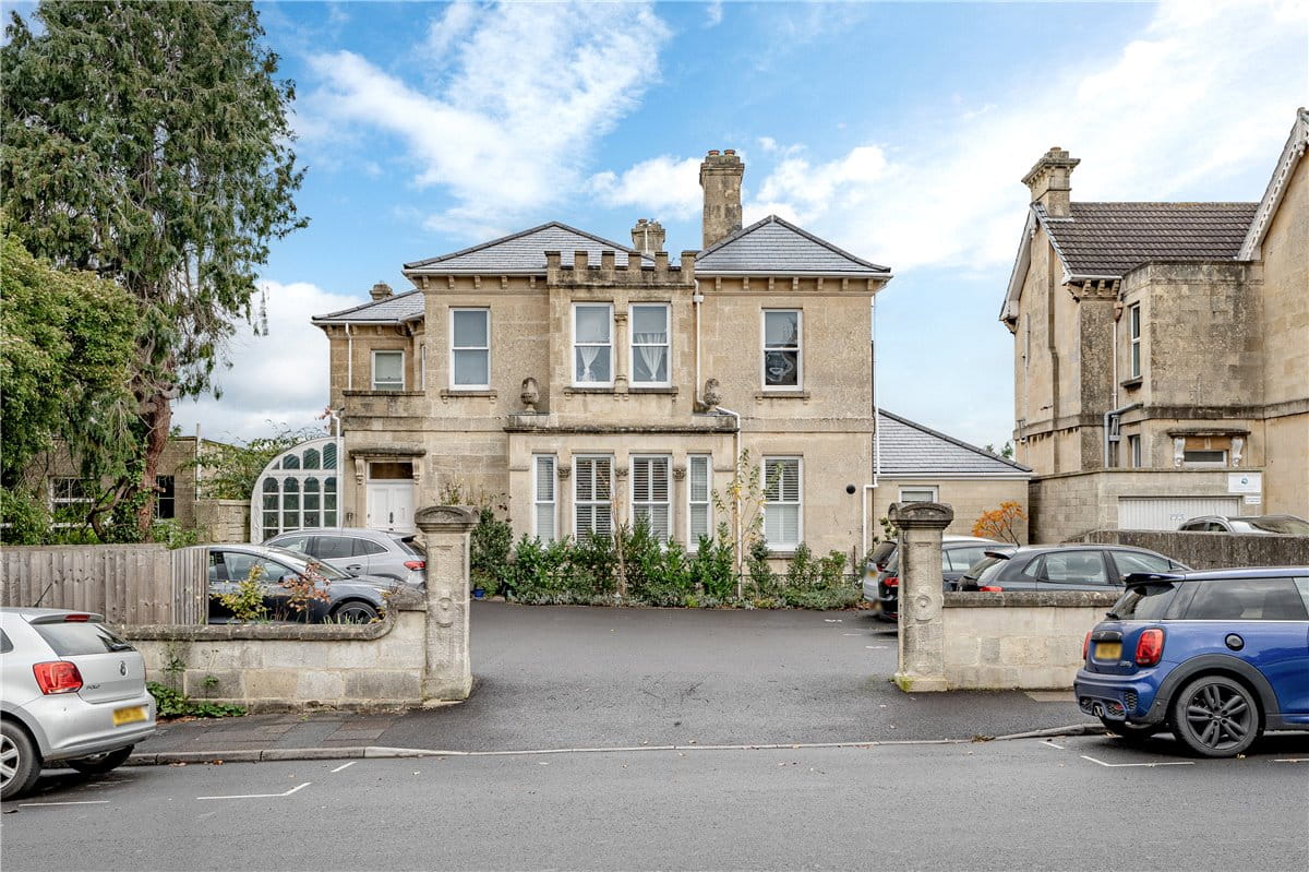 2 bedroom flat, Upper Oldfield Park, Bath BA2 - Sold