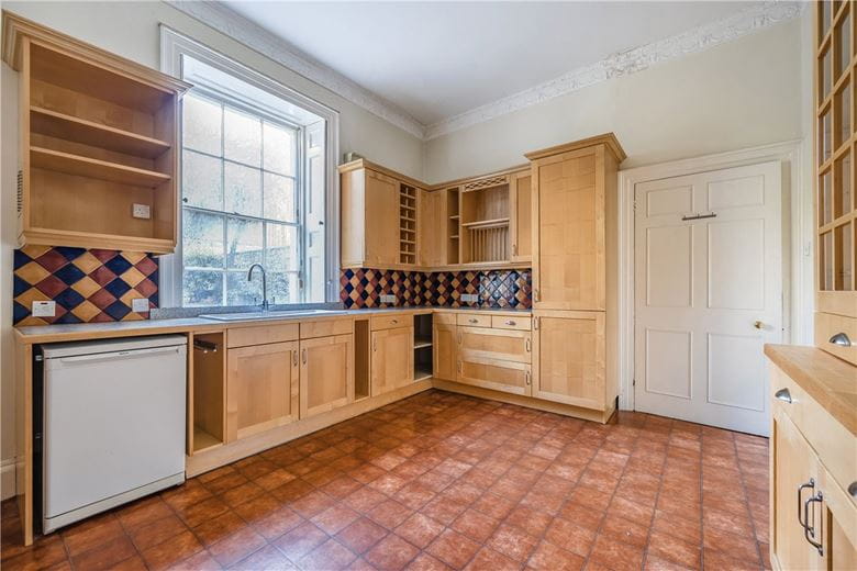 2 bedroom maisonette, St. James's Square, Bath BA1 - Available