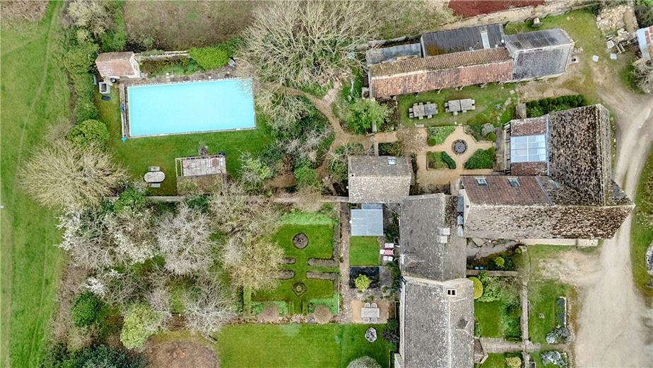 7 bedroom house, Neston, Corsham SN13 - Available