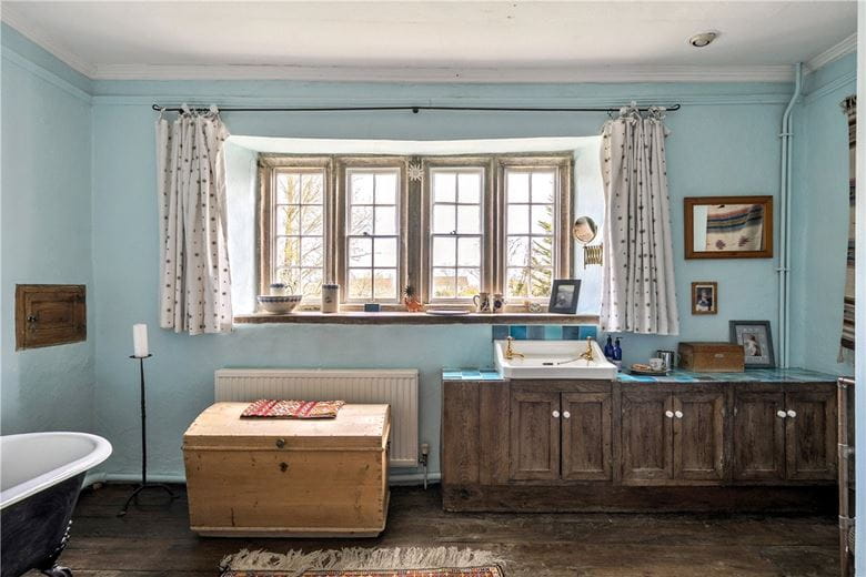 7 bedroom house, Neston, Corsham SN13 - Available