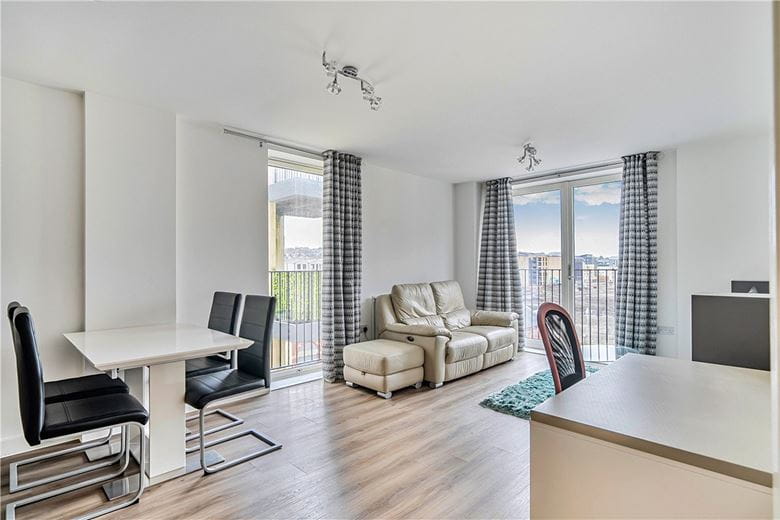 2 bedroom flat, Midland Road, Bath BA2 - Available