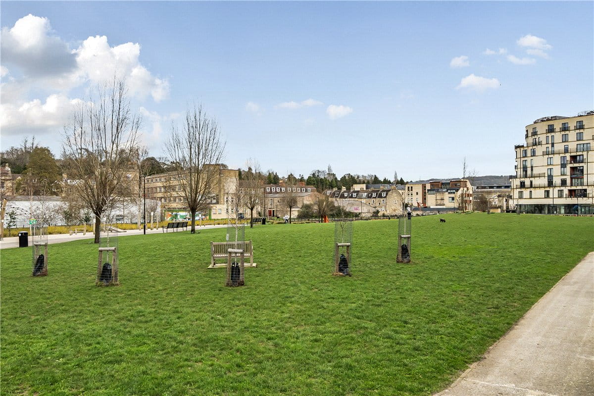 2 bedroom flat, Midland Road, Bath BA2 - Available