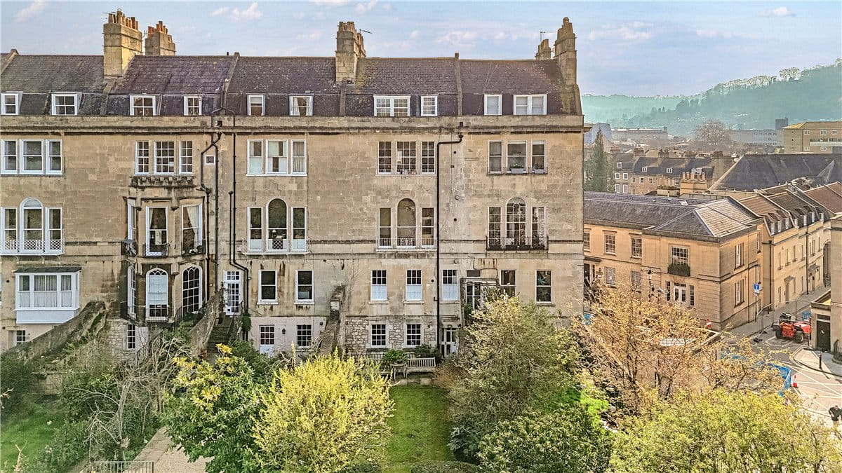 3 bedroom maisonette, Queens Parade, Bath BA1 - Available