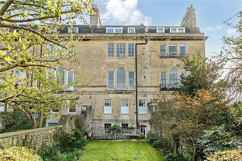 3 bedroom maisonette, Queens Parade, Bath BA1 - Available