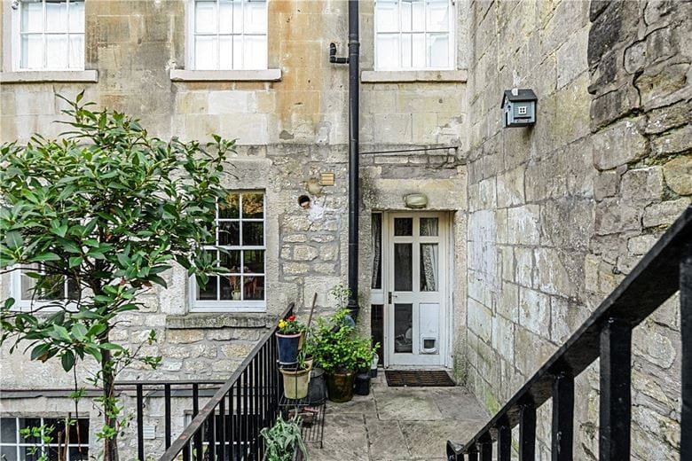3 bedroom maisonette, Queens Parade, Bath BA1 - Available