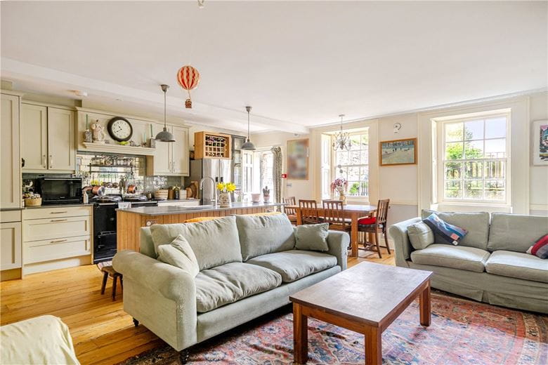 3 bedroom maisonette, Queens Parade, Bath BA1 - Available