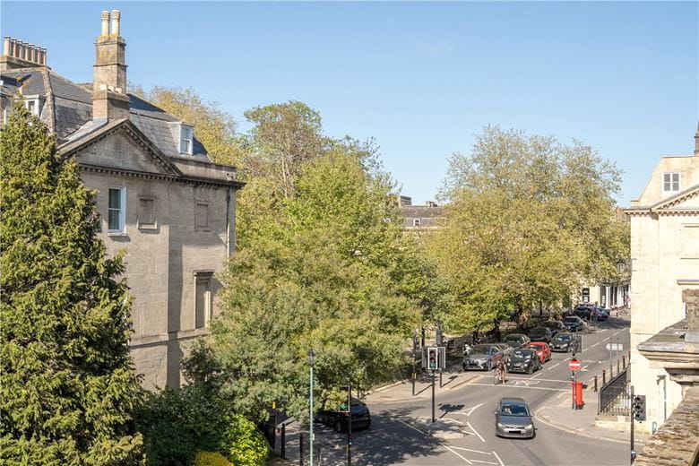 2 bedroom maisonette, Chapel Row, Bath BA1 - Available