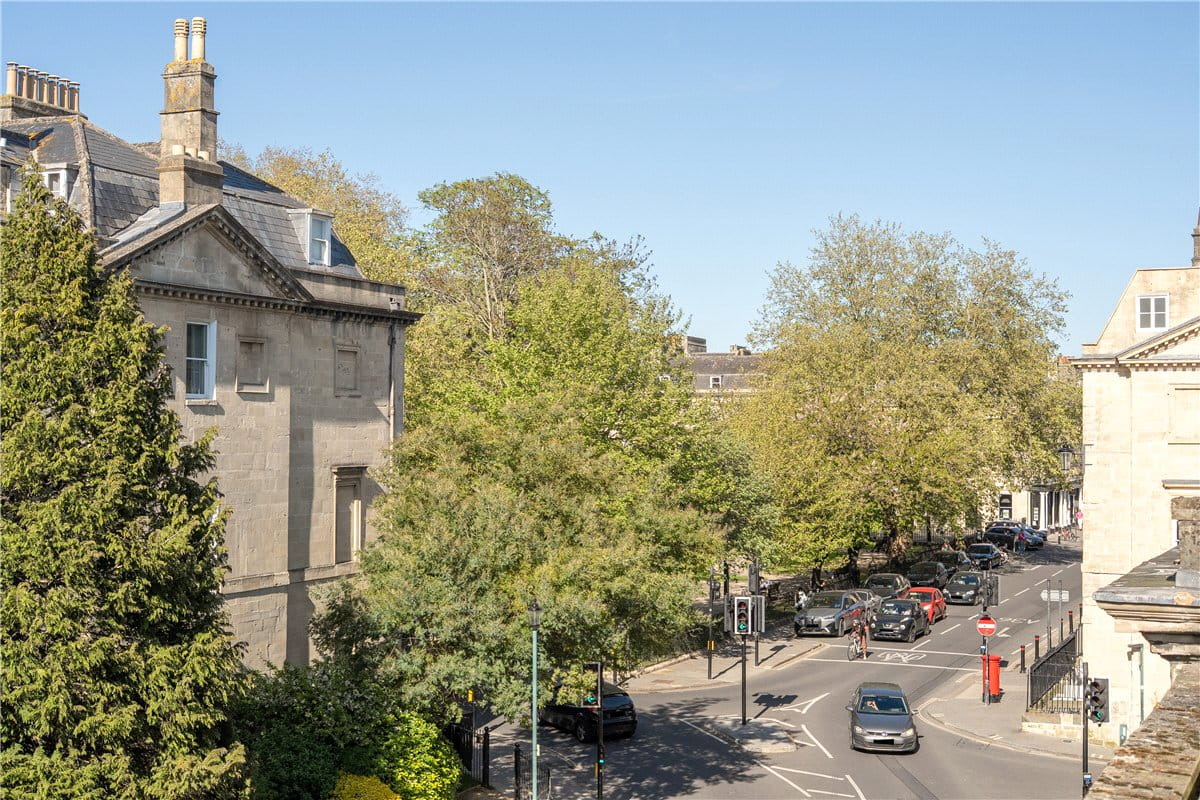 2 bedroom maisonette, Chapel Row, Bath BA1 - Available