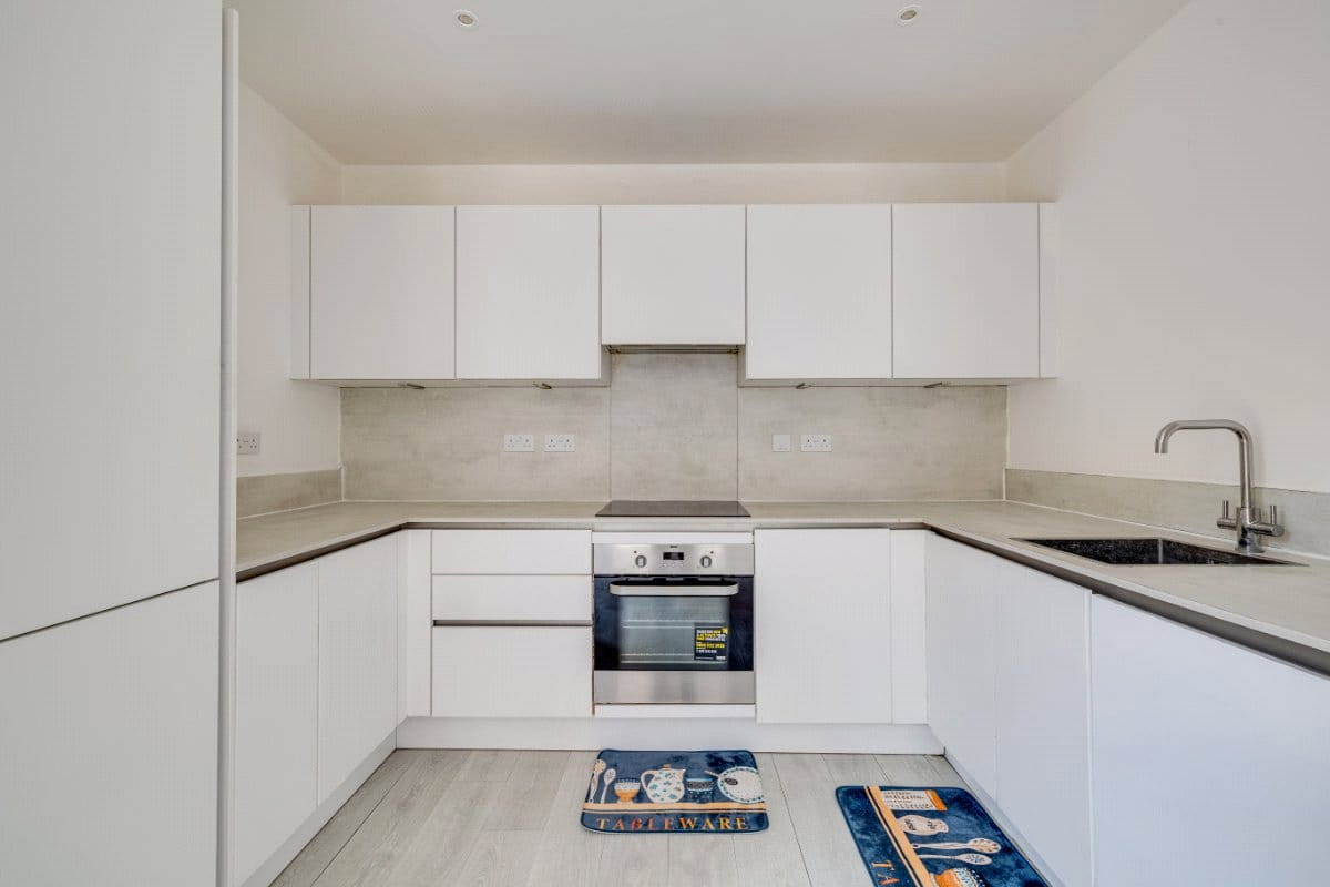 2 bedroom flat, Unity Lane, Hounslow TW3 - Available