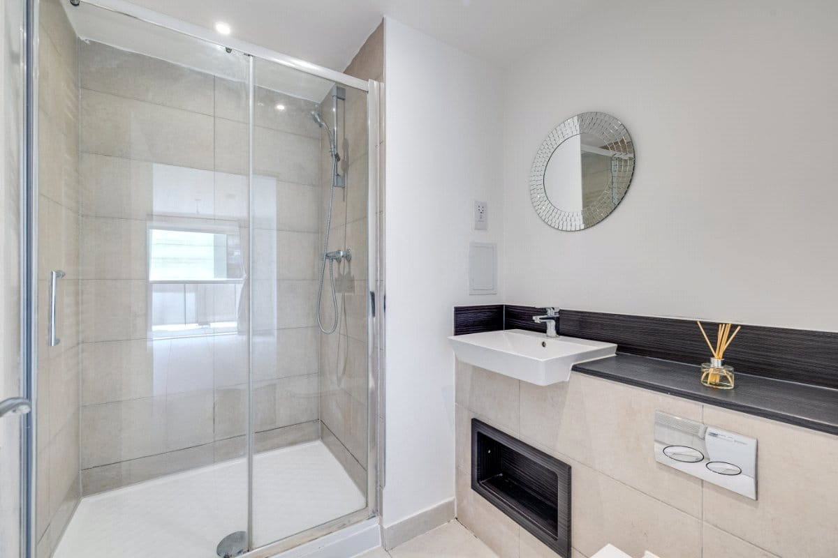 2 bedroom flat, Unity Lane, Hounslow TW3 - Available