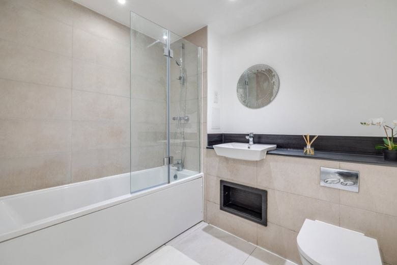 2 bedroom flat, Unity Lane, Hounslow TW3 - Available