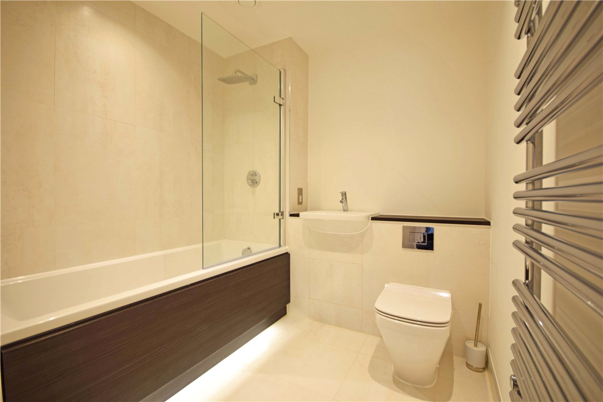 3 bedroom flat, Harrison Drive, Cambridge CB2 - Sold