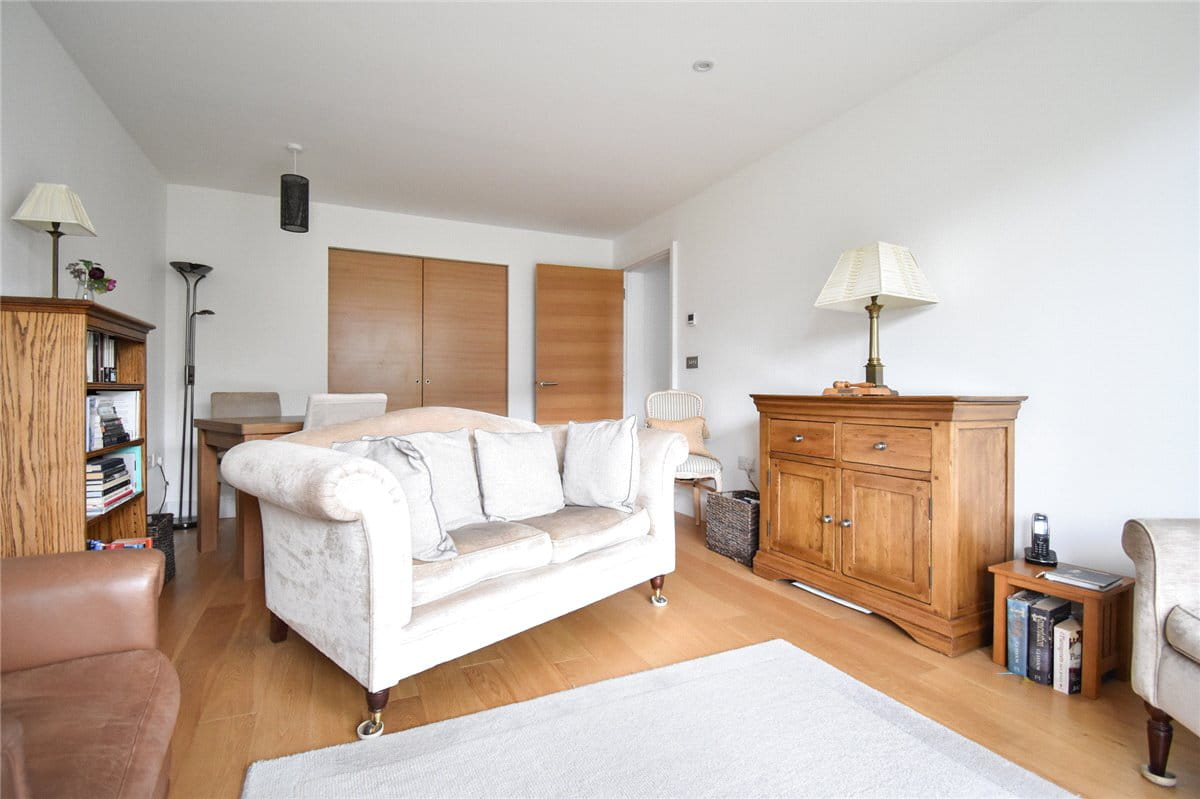 2 bedroom flat, Kingsley Walk, Cambridge CB5 - Sold