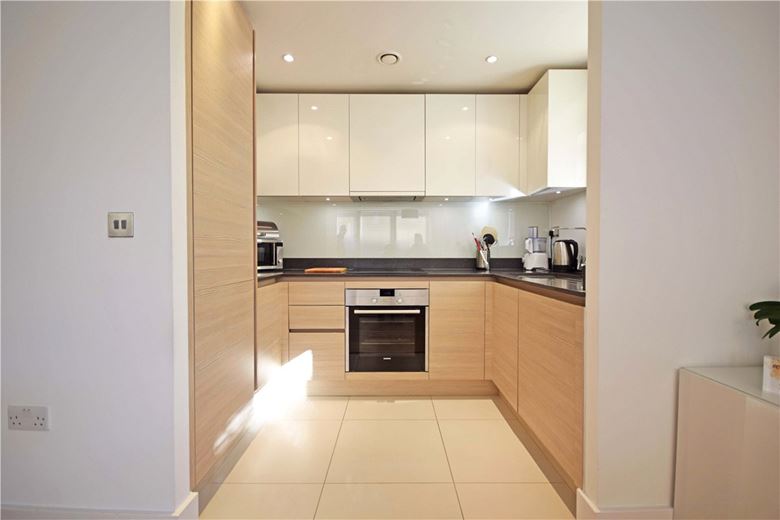 2 bedroom flat, Newton Court, Kingsley Walk CB5 - Available