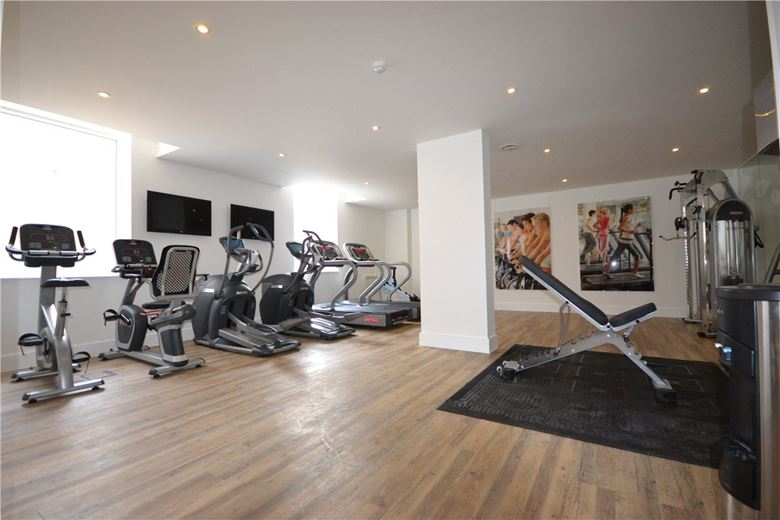 2 bedroom flat, Newton Court, Kingsley Walk CB5 - Available