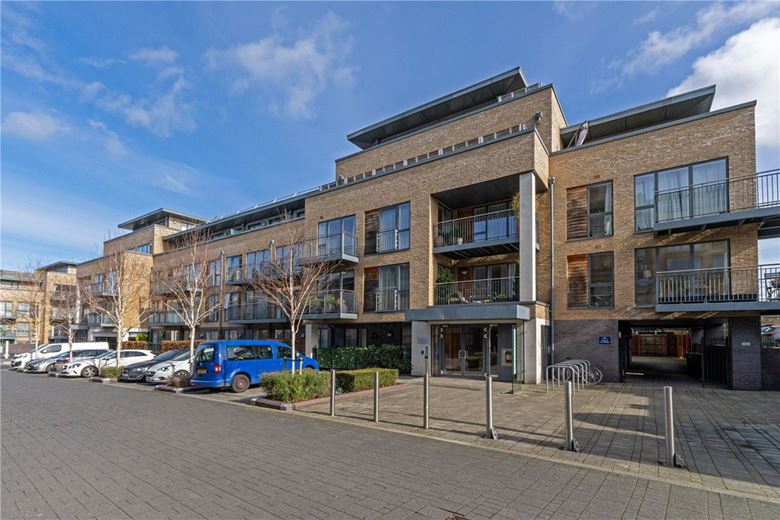 2 bedroom flat, Newton Court, Kingsley Walk CB5 - Available