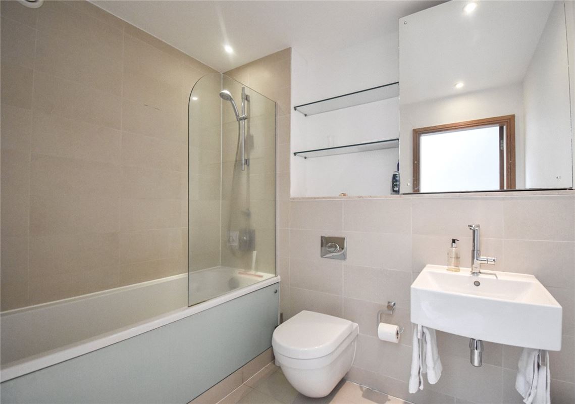 2 bedroom flat, Christ's Lane, Cambridge CB1 - Available