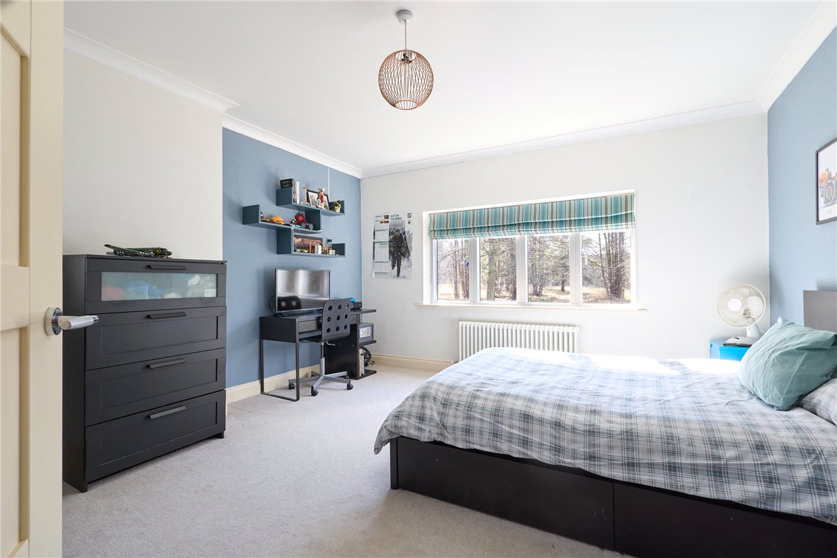 5 bedroom house, Centre Drive, Newmarket CB8 - Sold STC