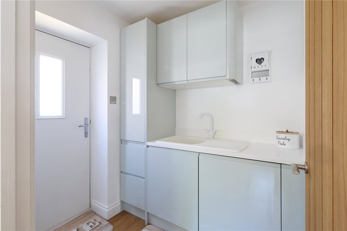 4 bedroom house, Newmarket Road, Kennett CB8 - Sold