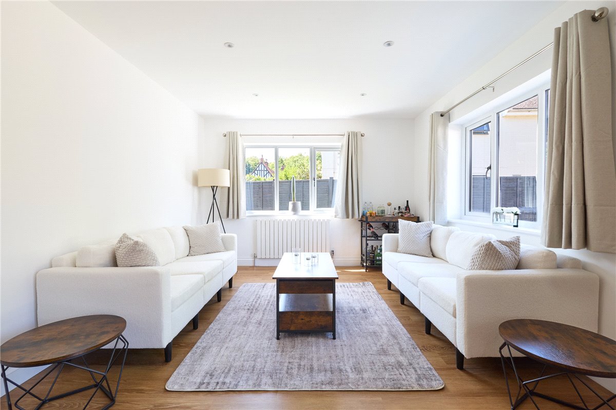 4 bedroom house, Newmarket Road, Kennett CB8 - Sold