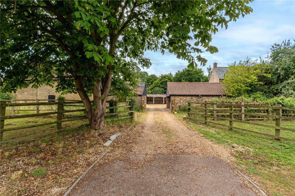 4 bedroom house, Hilton Road, Fenstanton PE28 - Available