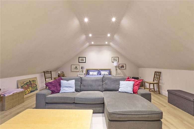 4 bedroom house, Ermine Street, Caxton CB23 - Available