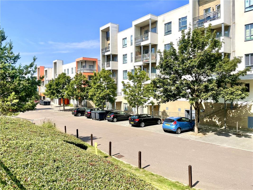 2 bedroom flat, Glenalmond Avenue, Cambridge CB2 - Available